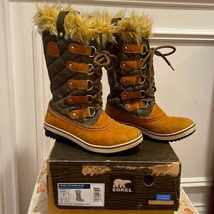 Women’s Sorel Torino Dark Olive waterproof winter snow boots Size 7